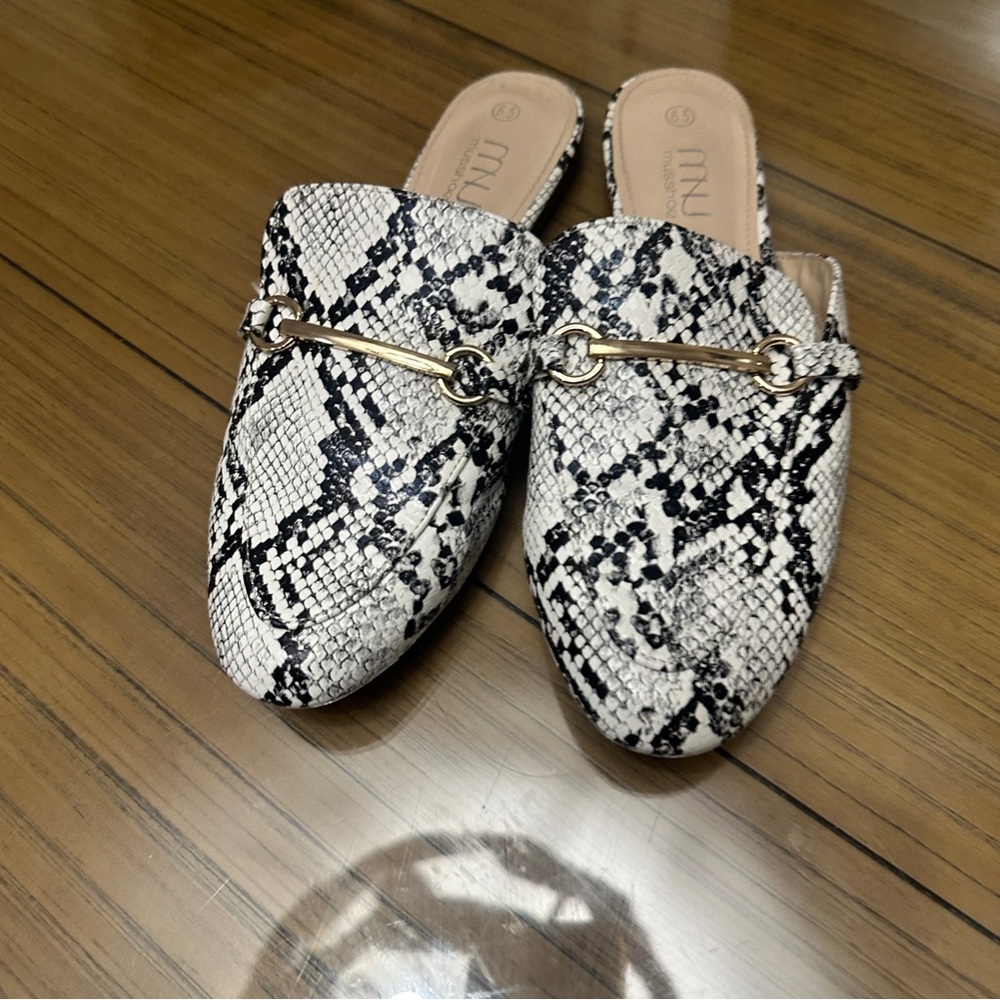 Snake Print Slip On Mules Loafers with Gold Accent White Black Animal Print - Picture 4 of 5